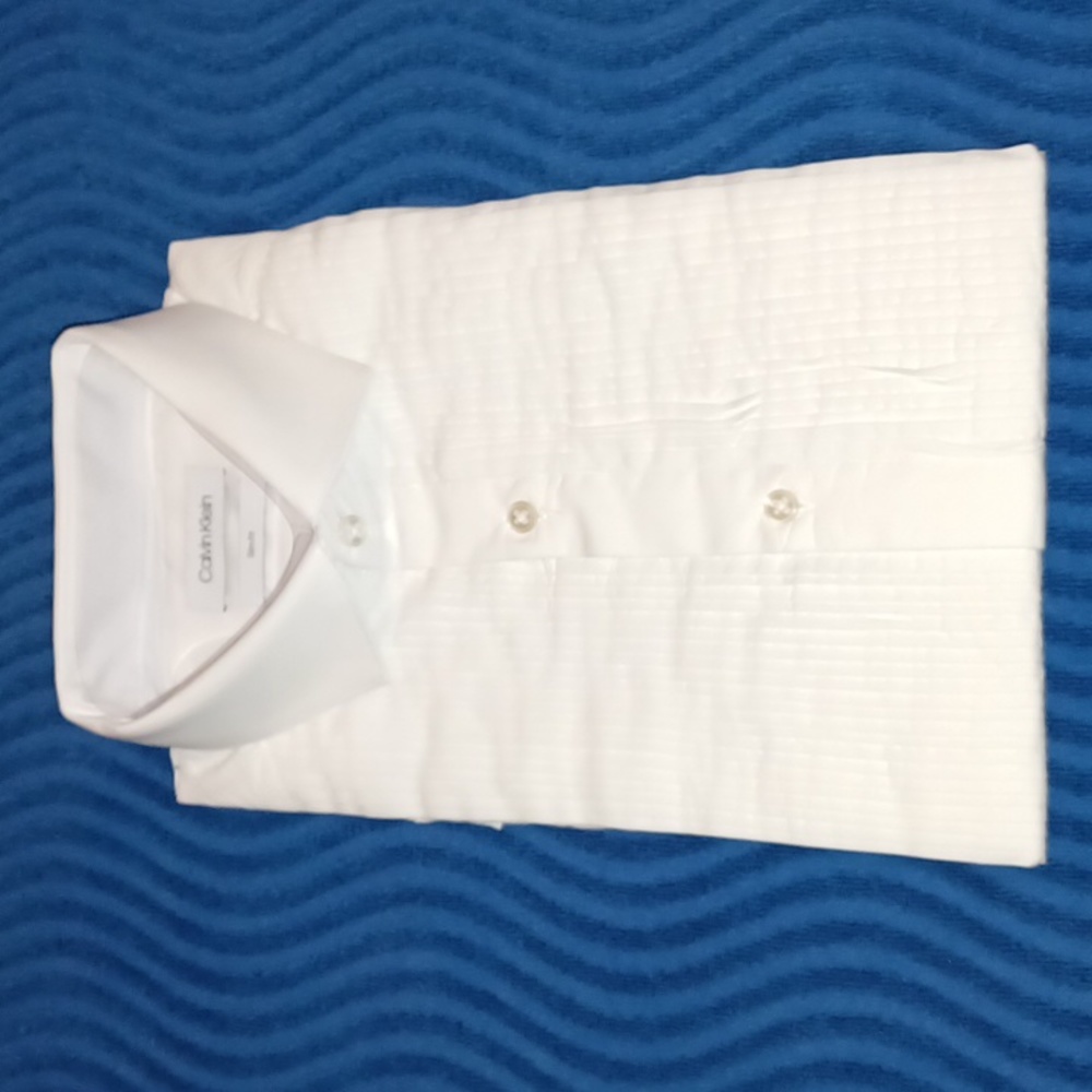 Calvin Klein Men's Formal Pleated Dress Shirt